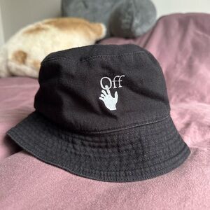 Off white bucket hat